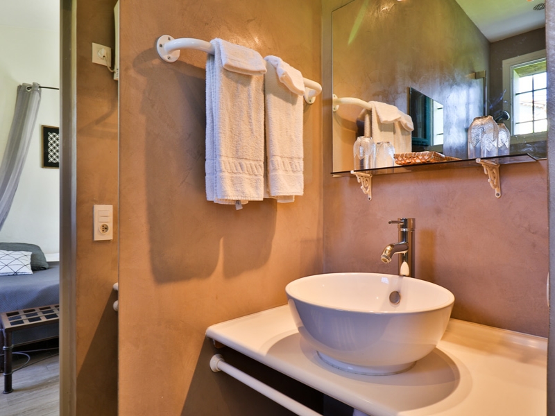 Chambres d'hôtes Ronin-Pillet colle sur loup 06480 N° 4